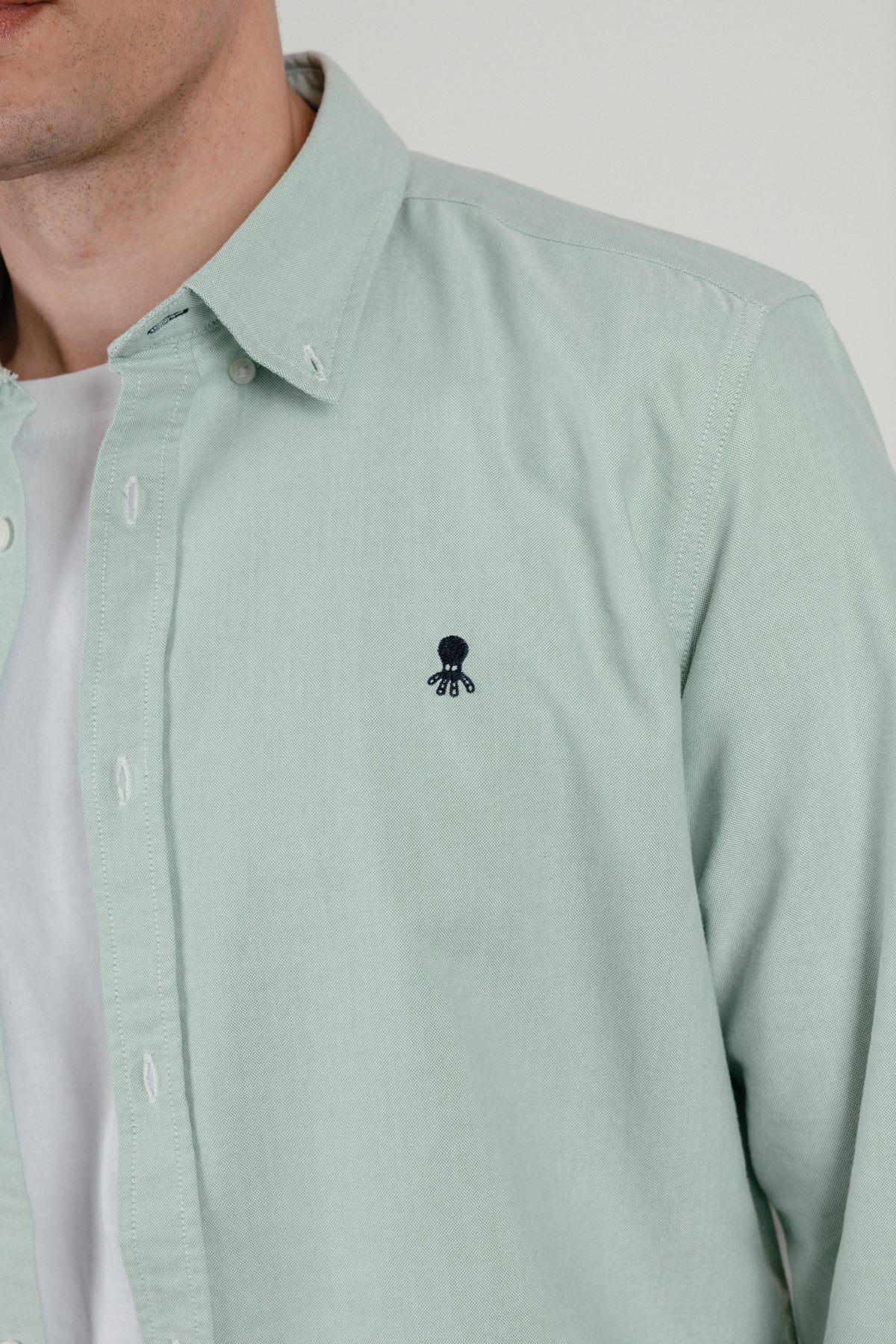 Camisa casual oxford verde campo - Imagen 5
