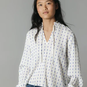 BLUSA TEEN MANGA ABULLONADA TEJIDO BORDADO AZUL ELÉCTRICO