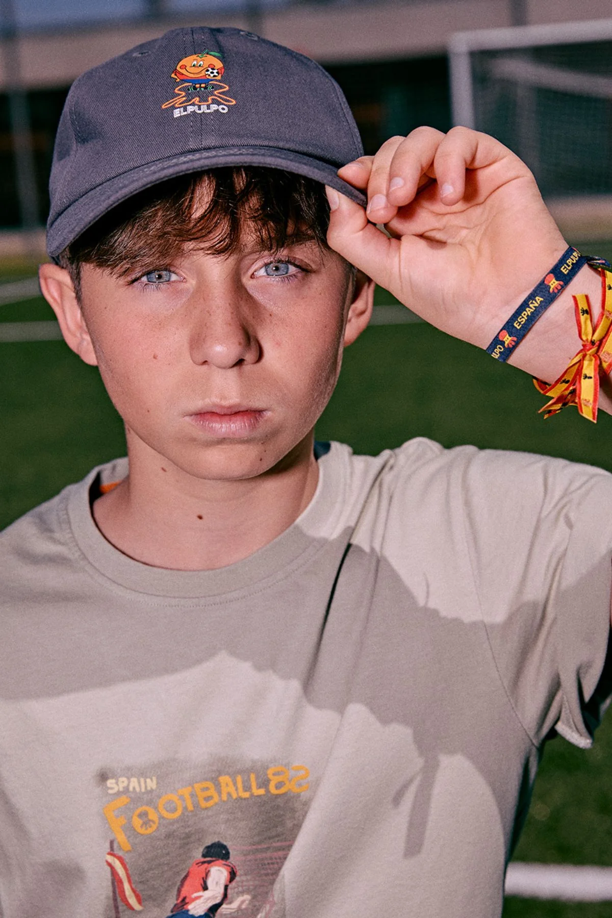 GORRA NIÑO LAVADA ESTAMPADO ELPULPO Y NARANJITO CARBÓN