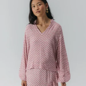 BLUSA TEEN FRUNCES ESCOTE ESTAMPADO ROMBOS TIE DYE ROSA MULTICOLOR